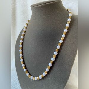 Vintage gold tone pearl necklace